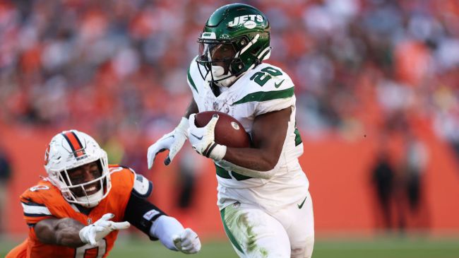 jets running back breece hall against the broncos