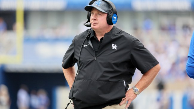 Mark Stoops reacts to a play from the sidelines.
