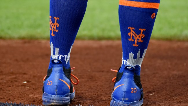 New York Mets logo on socks