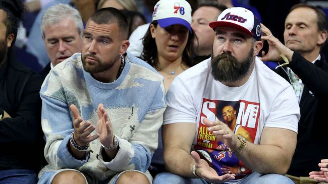 travis and jason kelce at a basketball game