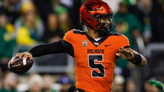 DJ Uiagalelei throws a pass in a game between Oregon and Oregon State.