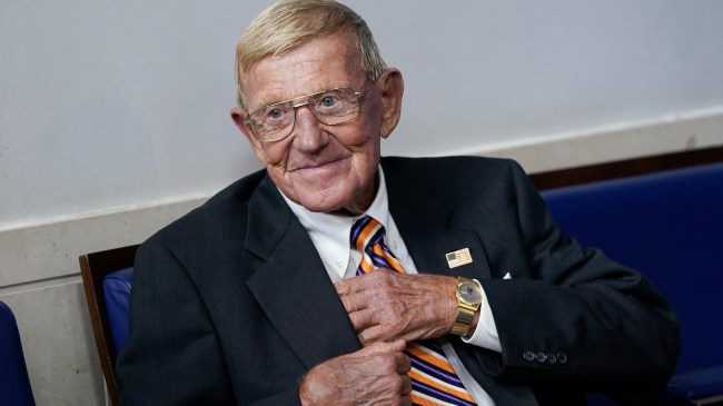 Lou Holtz visits the White House in 2020.