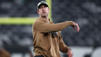 Aaron Rodgers Doing 3-Step Drops, Throwing The Ball 55+ Yards (VIDEO)