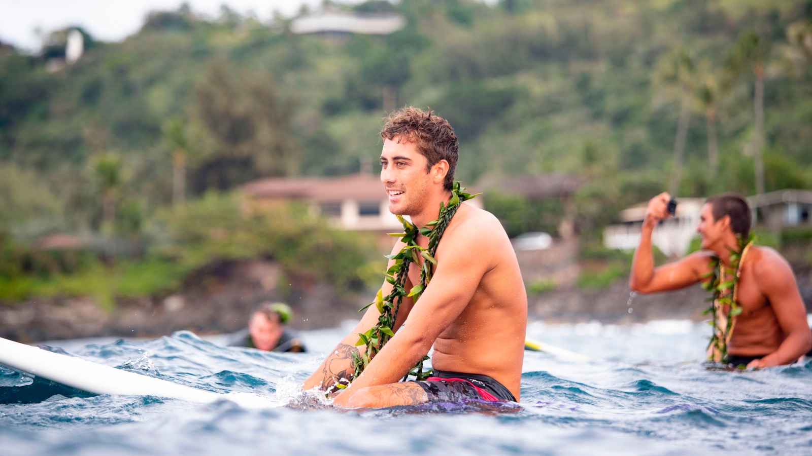 Koa Rothman Tandem Surfs Waikiki With His Model GF And Turtle