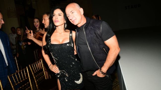 jeff bezos and his fiance dressed in all black
