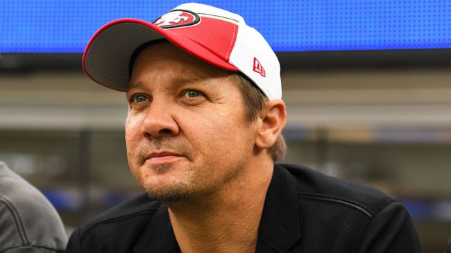 jeremy renner at the rams 49ers game