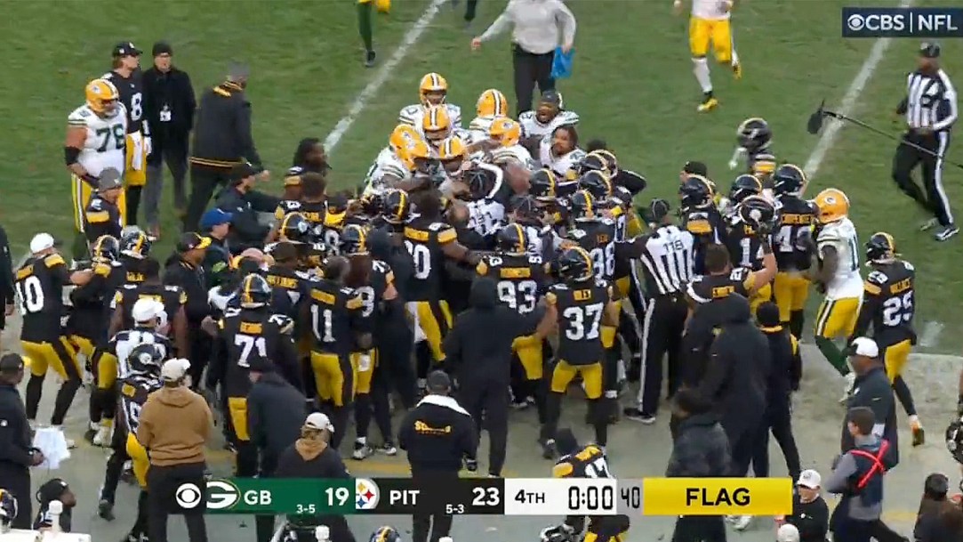 Steelers Packers Fight Brawl Kazee Tom