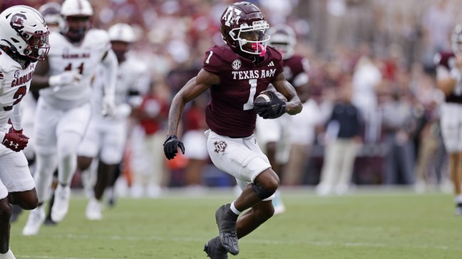 Evan Stewart runs with the ball during a game between the South Carolina Gamecocks and Texas A&M Aggies.