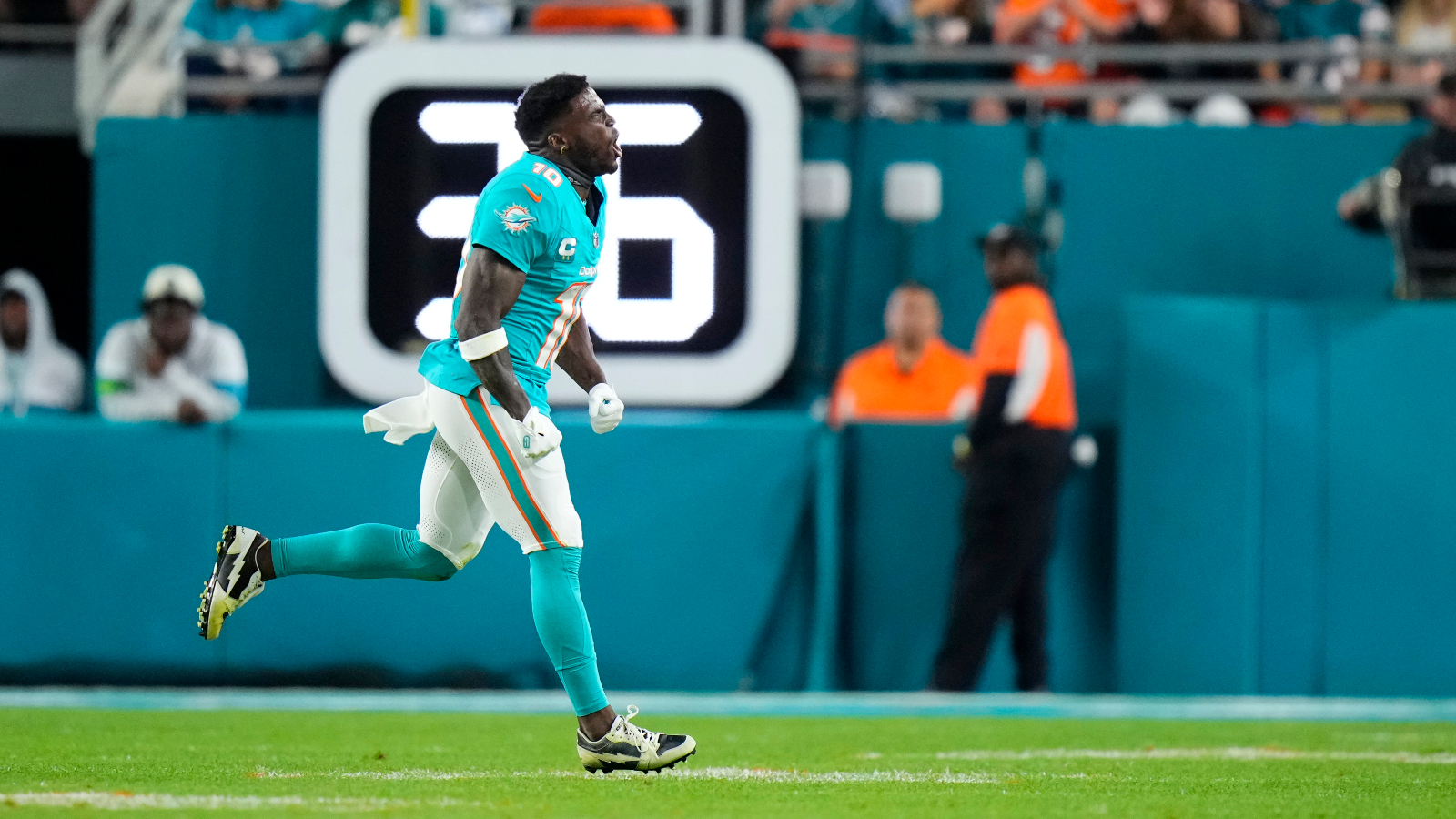 Dolphins' Tyreek Hill says wife told him to get back in the game
