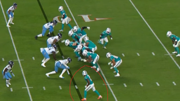 Refs Refused To Call Offensive Offsides On Dolphins WRs When They Lined Up In Same Spot As Kadarius Toney