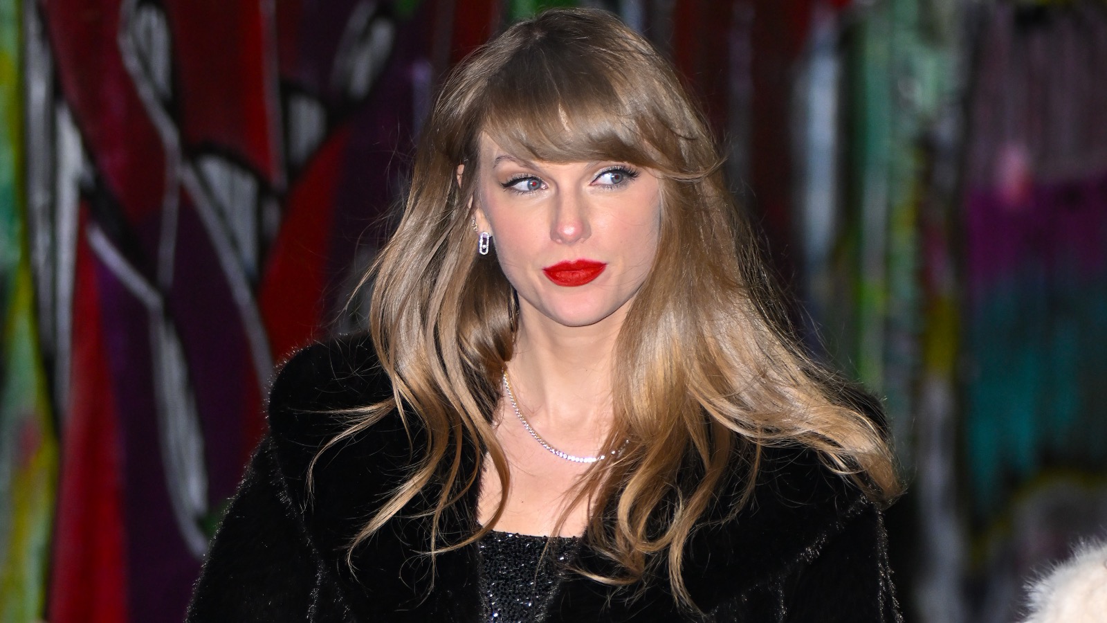 Taylor Swift wearing a black coat