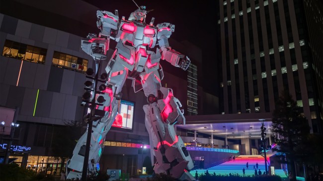 Gundam real size model at Divercity Tokyo plaza