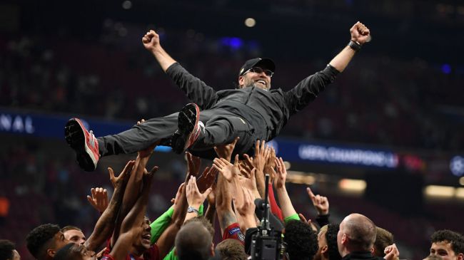 MADRID, SPAIN - JUNE 01: Jurgen Klopp, Manager of Liverpool is thrown in the air as he celebrates with his players and staff after winning the UEFA Champions League Final between Tottenham Hotspur and Liverpool at Estadio Wanda Metropolitano on June 01, 2019 in Madrid, Spain. 