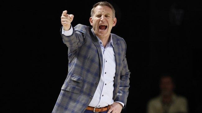 Nate Oats yells to his team from the sidelines.