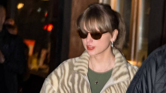Taylor Swift wearing Kobe Bryant necklace in New York City
