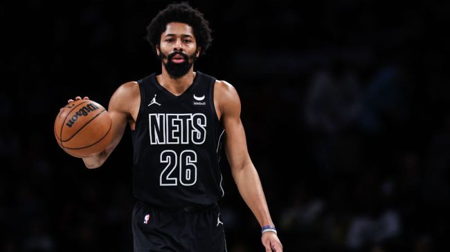 spencer dinwiddie dribbling a basketball for the nets