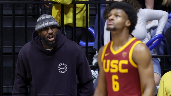 lebron james yelling at his son bronny during a USC game