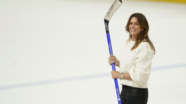 Cindy Crawford participates in a center ice shoot-off during a Chicago Blackhawks game.