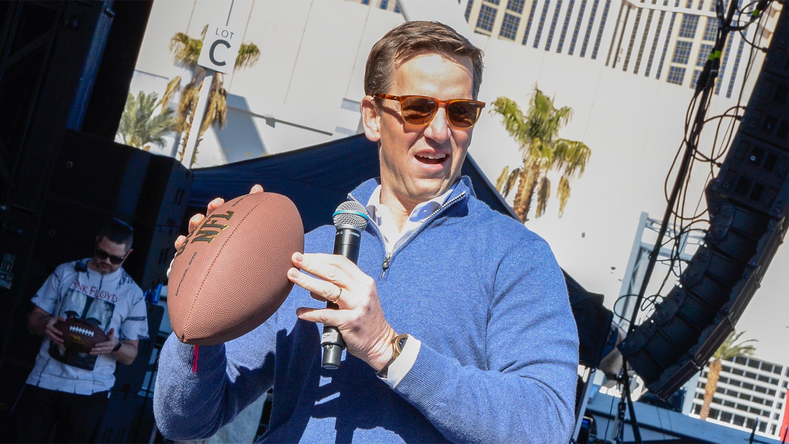 Eli Manning Spends Hours At Craps Table, Appears To Hit It Big
