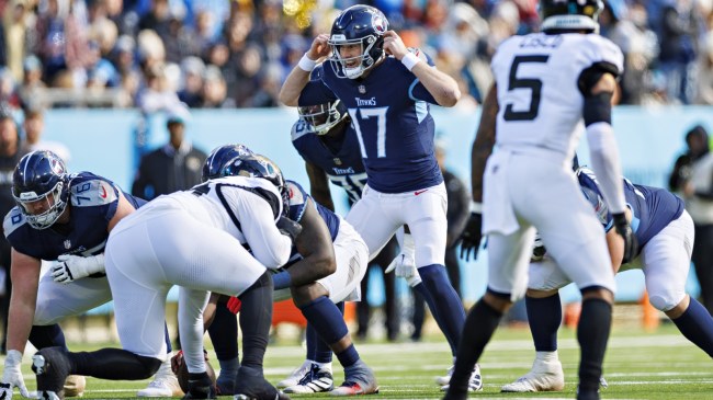 Ryan Tannehill calls a play at the line of scrimmage for the Titans.
