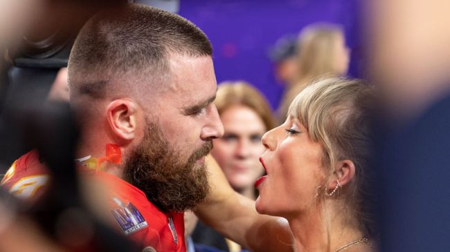 Travis kelce and taylor swift embracing after the super bowl