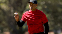 Tiger Woods Removing Pickles From His Burger Divides The Internet