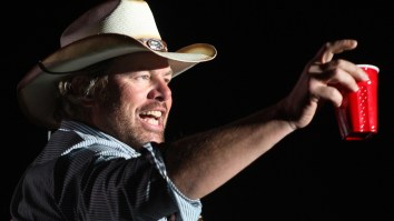 Oklahoma Sooners Will Use Thousands Of Red Solo Cup To Honor Toby Keith