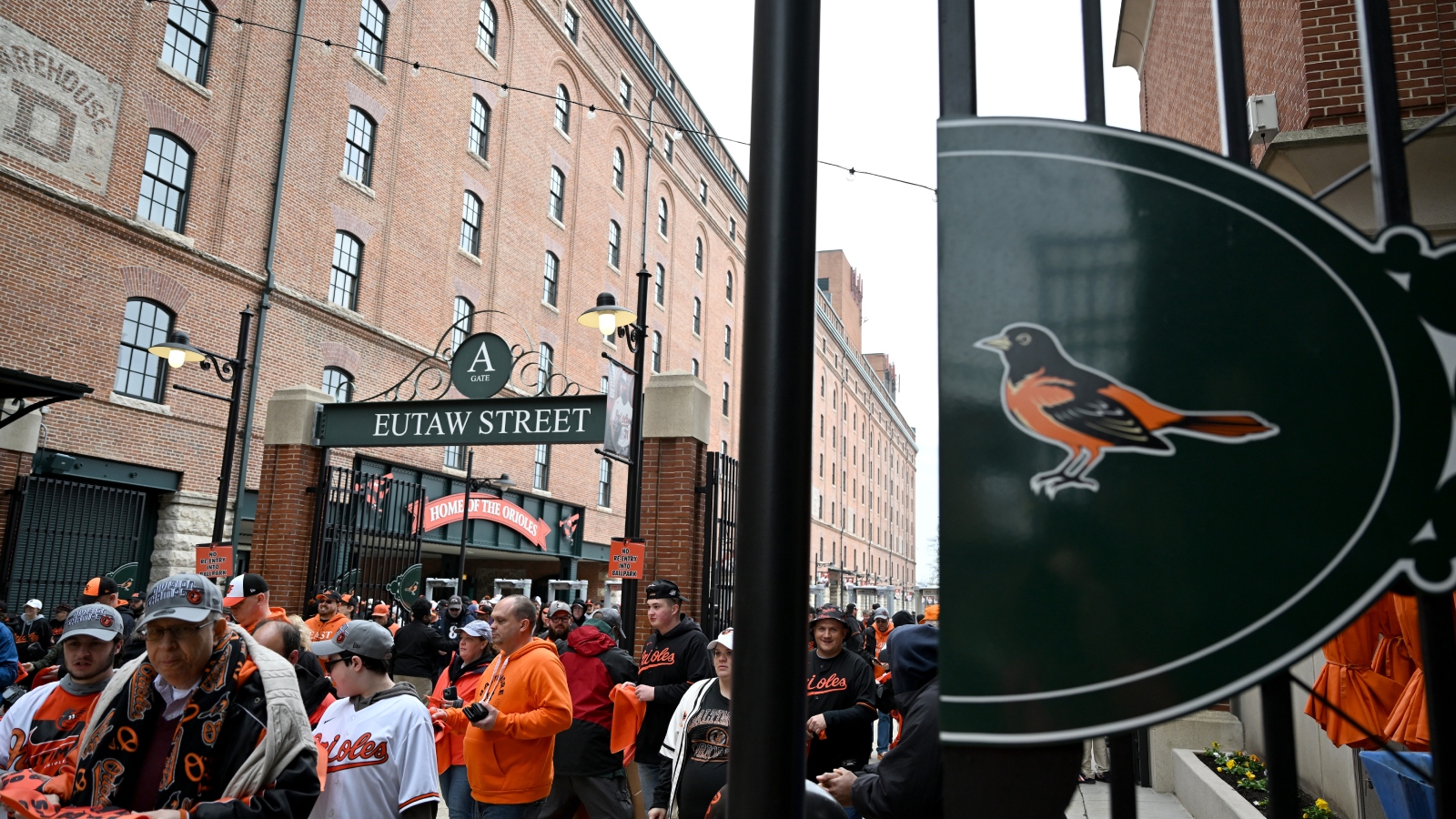 Baltimore Orioles Owners Buy Bar Full Of Fans Free Beer