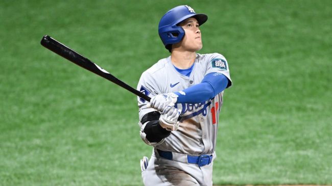 Shohei Ohtani swinging the bat in his dodgers debut
