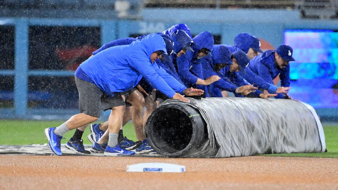 Dodgers Grounds Crew Rain Delay