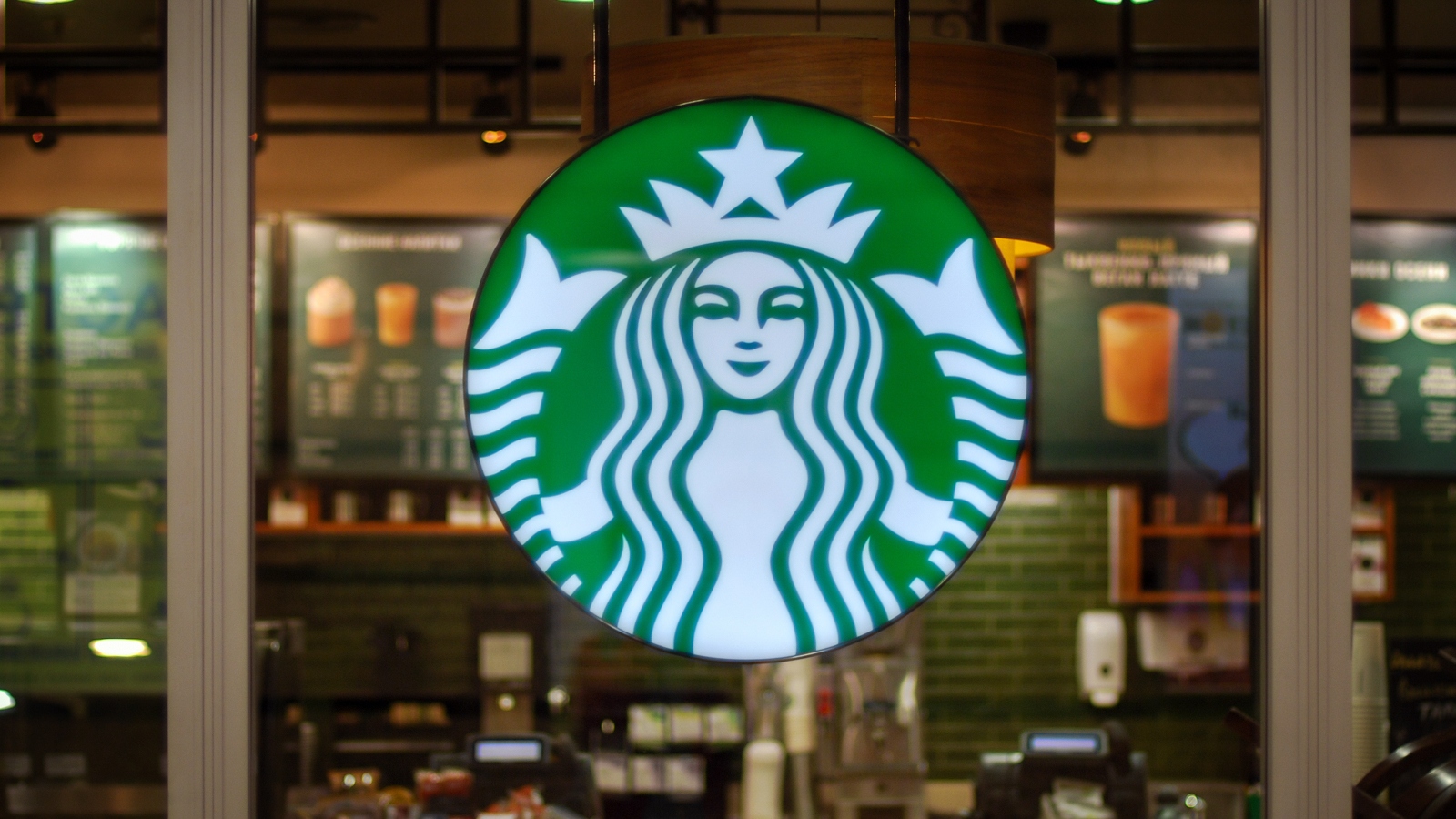 Starbucks Recalling 440K Holiday Mugs After Severe Burns
