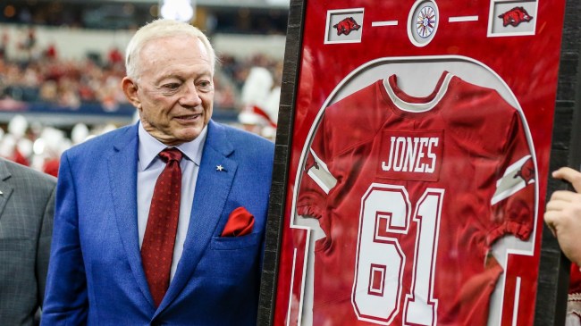 Arkansas honors Jerry Jones and the 1961 national championship team.
