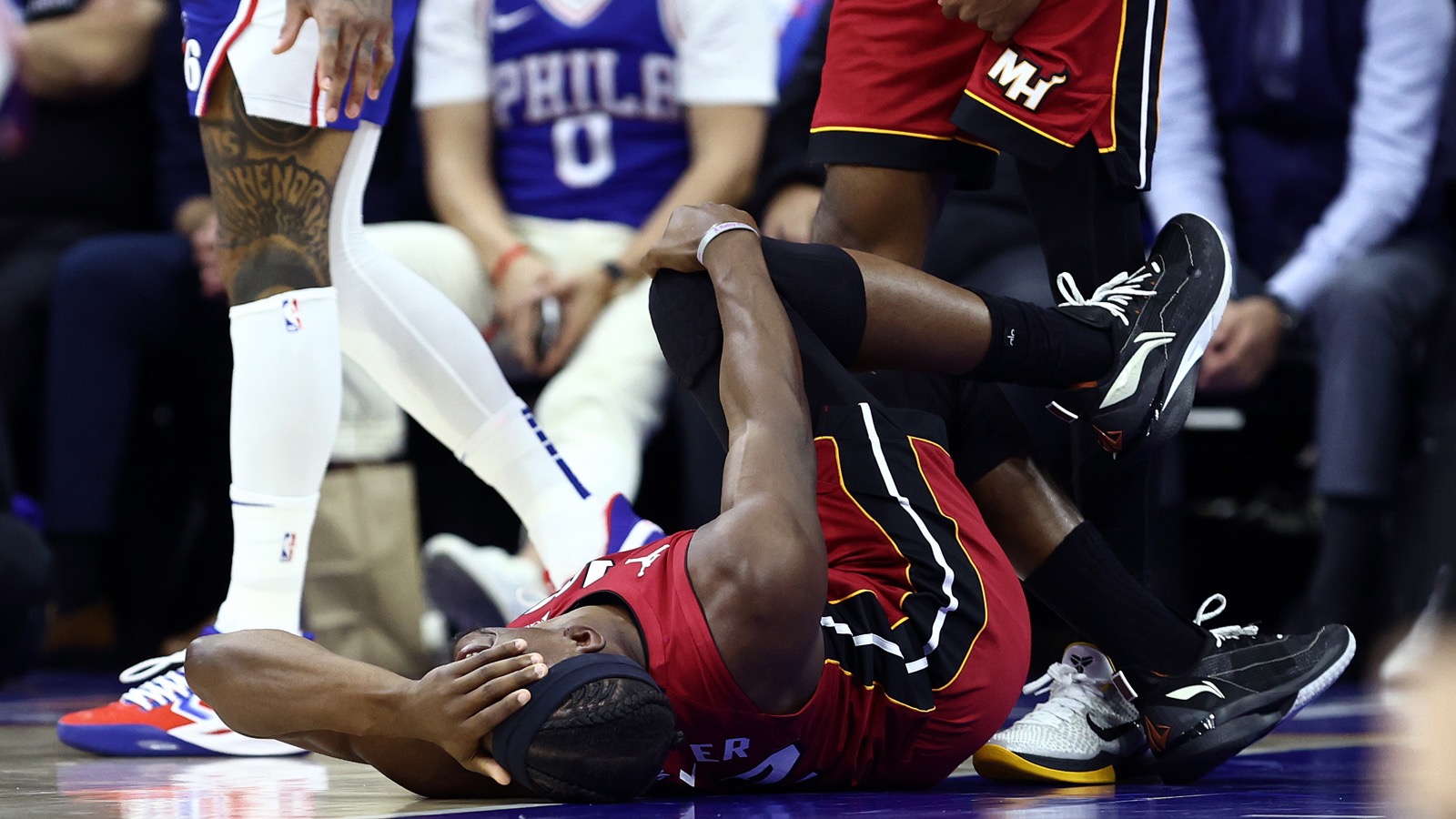 miami-heat-fear-the-worst-as-jimmy-butler-hurts-knee