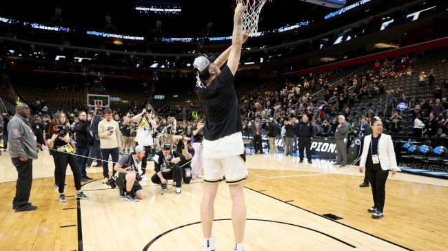 Zach Edey cuts down the net after advancing to the Final Four.