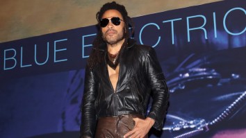 59-Year-Old Lenny Kravitz Doing Weighted Incline Sit-Ups Is A Reminder That He’s Insanely Jacked