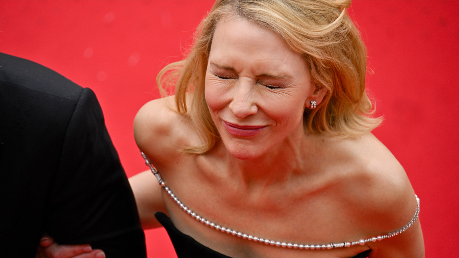 Cate Blanchett Claims She's 'Middle Class' Despite Massive Wealth - Vimarsana News