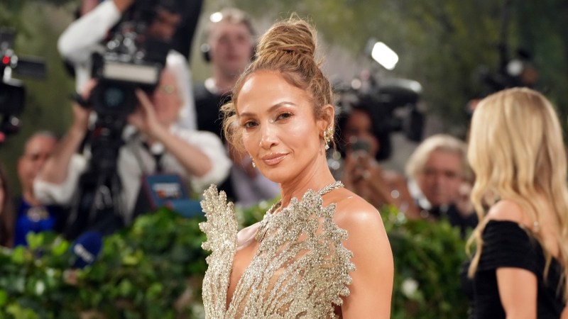 Former Private Airport Employee Shares Stories Of ‘Nightmare Person’ Jennifer Lopez