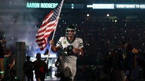 aaron rodgers running with the american flag