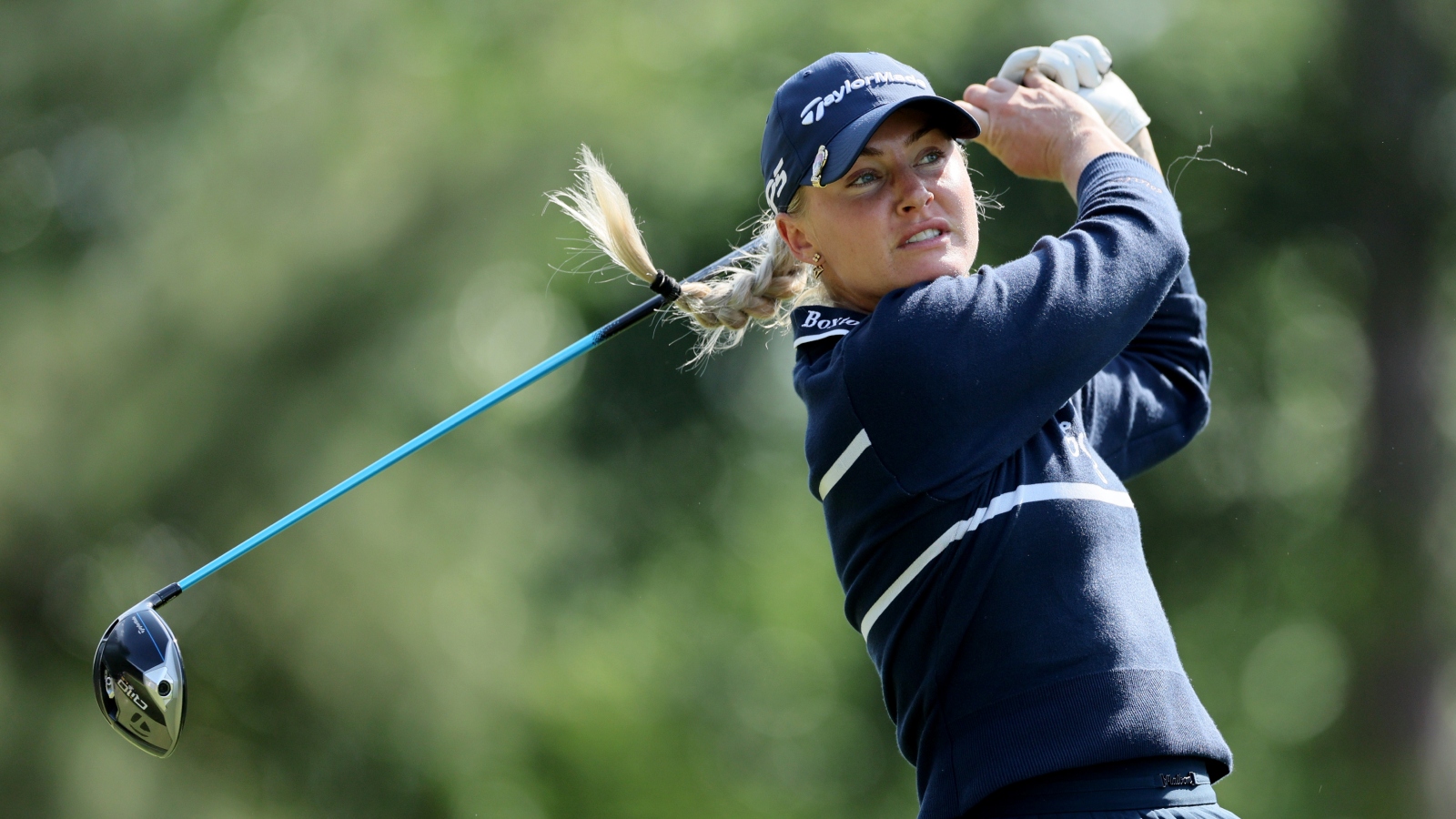 Charley Hull Rips Darts While Signing Autographs At US Open