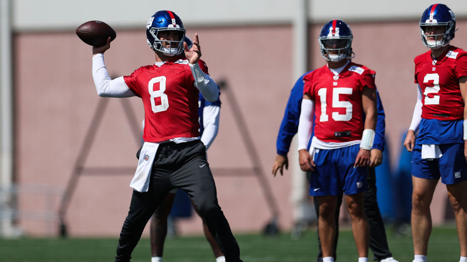 Daniel Jones Reportedly Running Away With Giants QB Job daniel-jones-reportedly-running-away-with-giants-qb-job