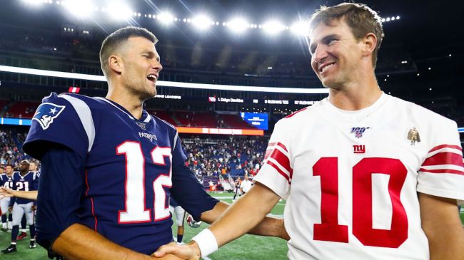eli manning and tom brady shaking hands