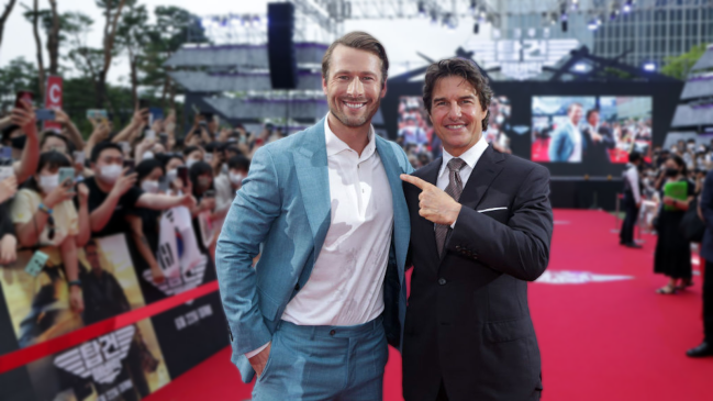 glen powell tom cruise on the red carpet