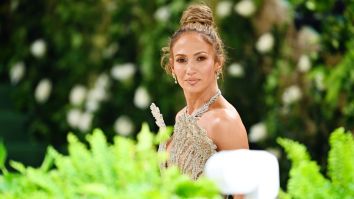Jennifer Lopez Getting Called Out For Being Rude And Dismissive To Photographers Doing Their Job