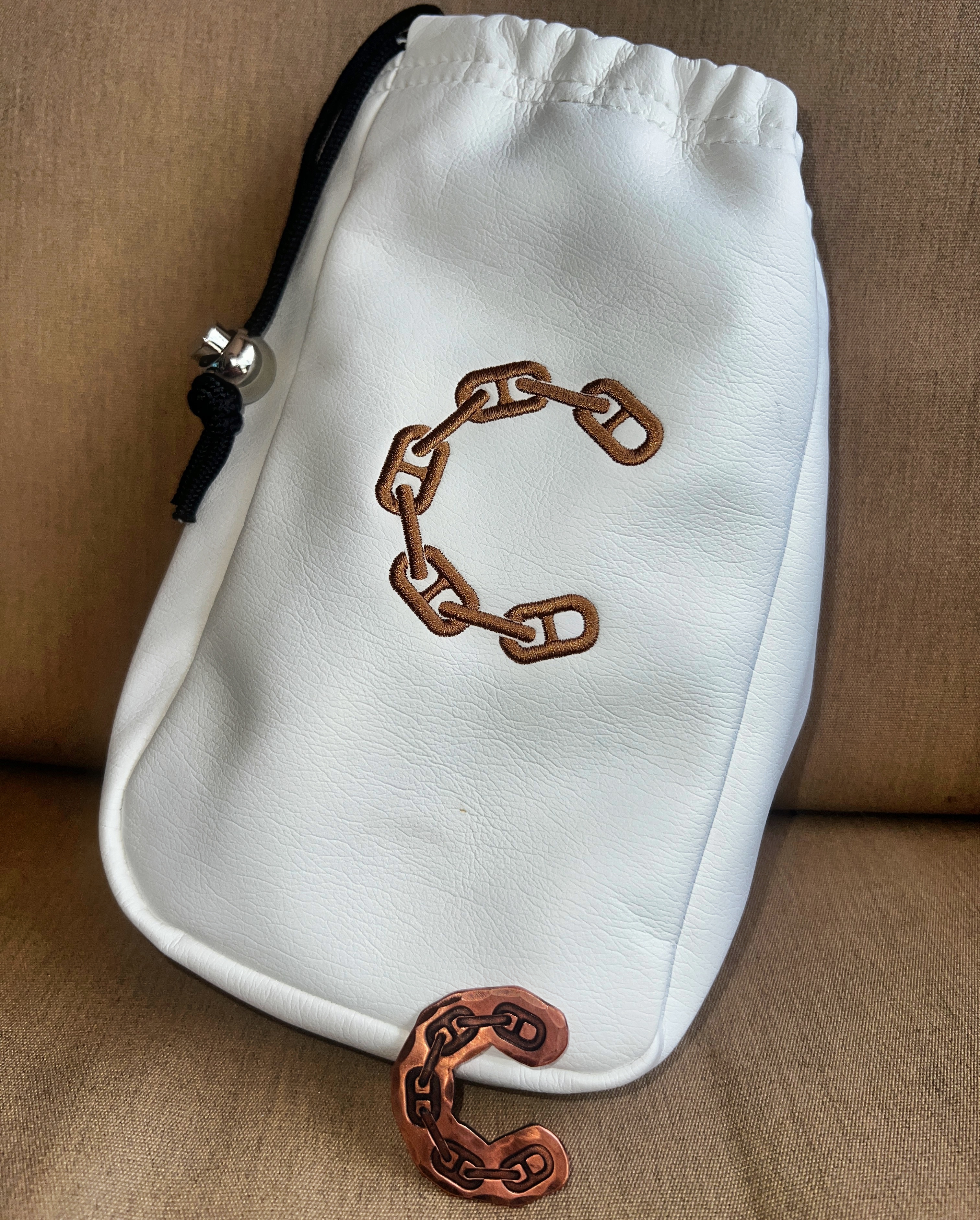 The Chain Streamsong Valuables bag and Ball Marker