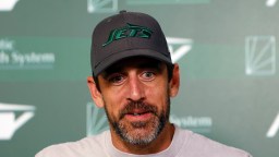 NFL Insider Claims Aaron Rodgers Doesn’t Talk To People Who Disagree With Him