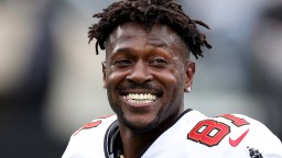 Antonio Brown Downplays Bankruptcy Filing While Rocking Jewelry That Suggests He’s Lying About His Assets