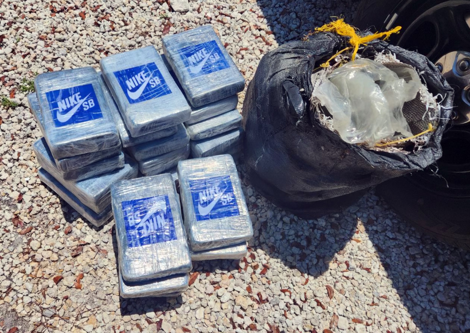 divers find 25 kilos cocaine in Florida Keys