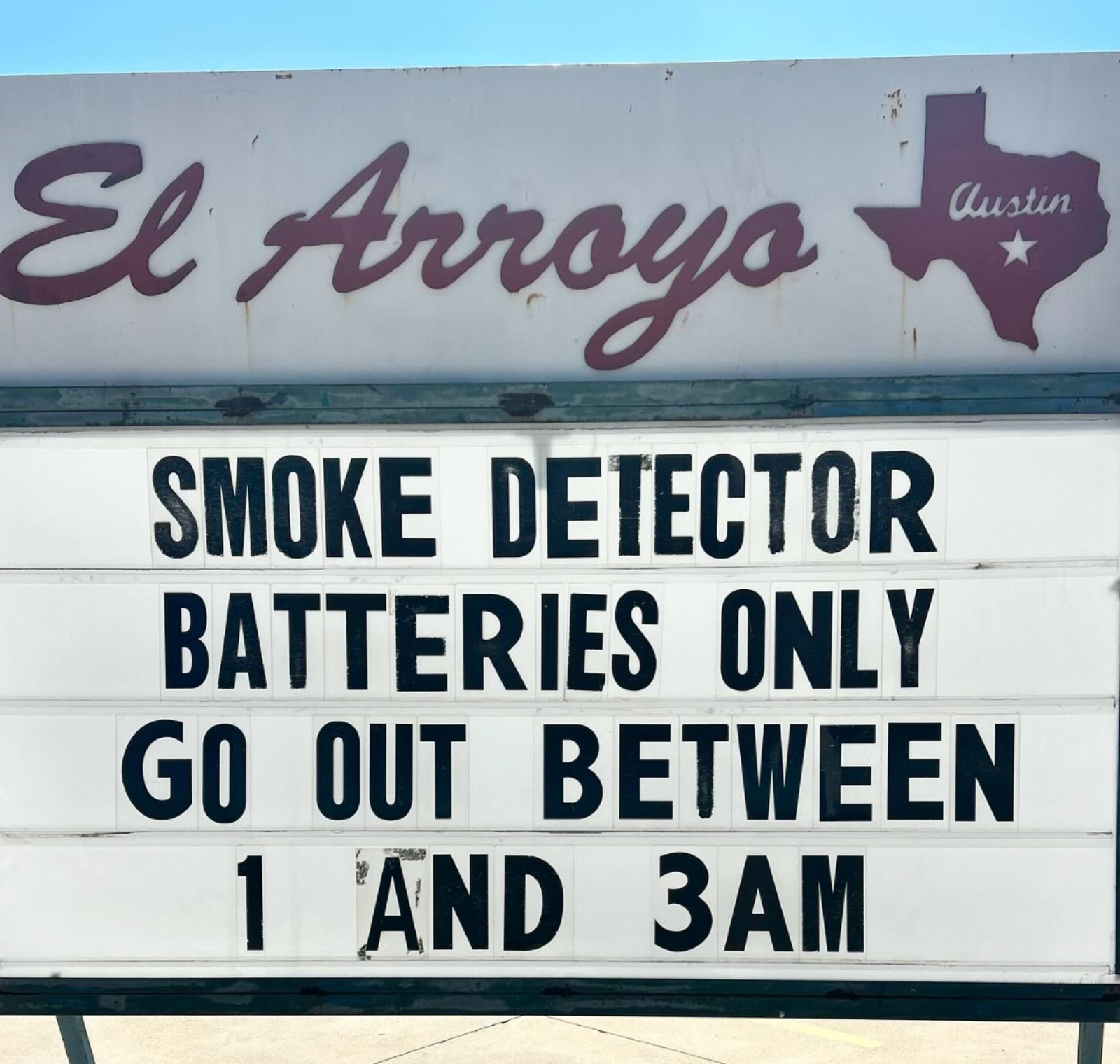 funny meme sign at El Arroyo ATX about smoke detectors