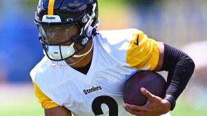 Justin Fields runs the ball at Pittsburgh Steelers practice.