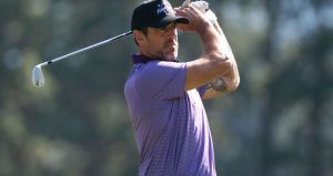 aaron rodgers golfing